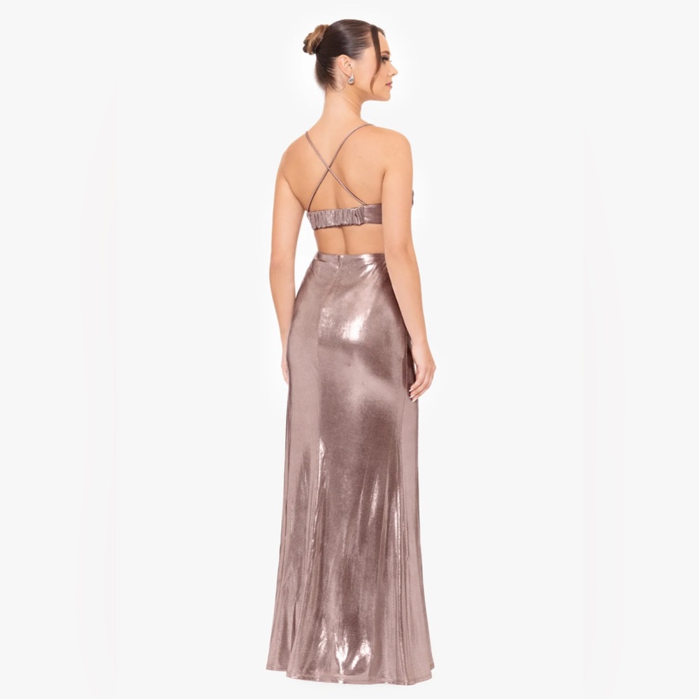 Blondie Nites “Livy” Metallic Backless Gown